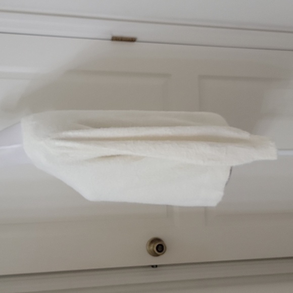 Banana Republic Size XS Ivory Long Sleeve Short (not Crop) Super Soft Sweater - Picture 3 of 11